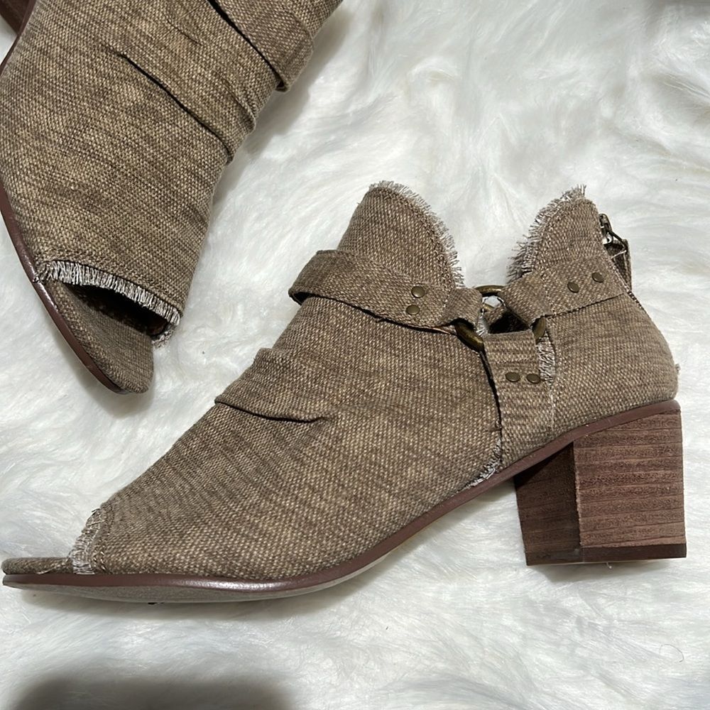 VERY G SOLANGE PEEP TOE BOOTIE. Size 8.5. B71 - Picture 3 of 9